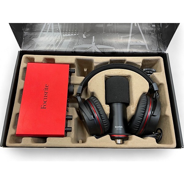 Used Focusrite 2I2 STUDIO BUNDLE
