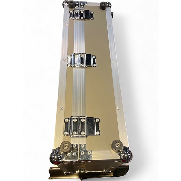 Used Pedaltrain Classic 2 with Voodoo Labs Pedal Power 2plus Pedal Board