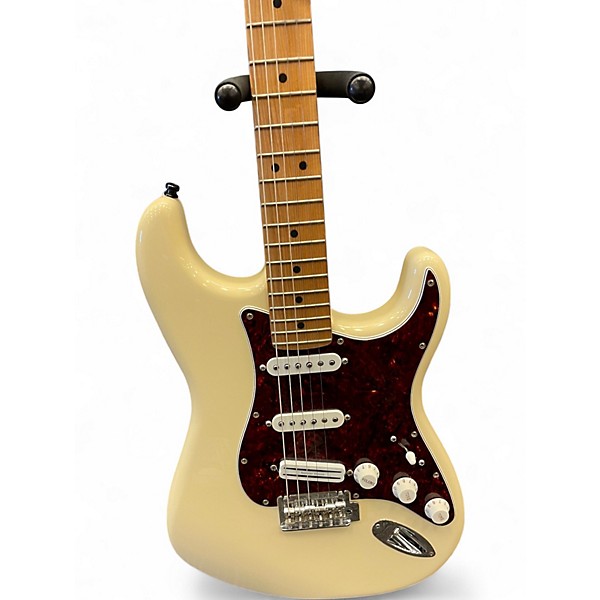 Used Fender Player Stratocaster Vintage White Solid Body Electric Guitar