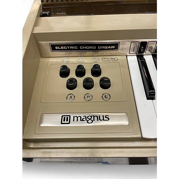 Used Magnus MODEL 910 Organ