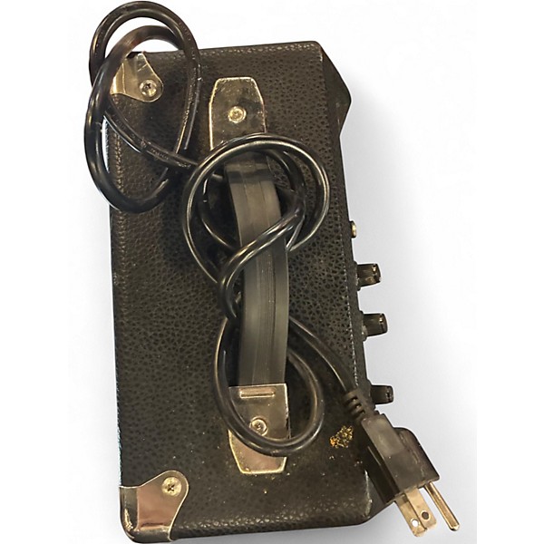 Used Squier sp 10 Battery Powered Amp