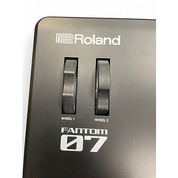Used Roland Fantom 07 Keyboard Workstation