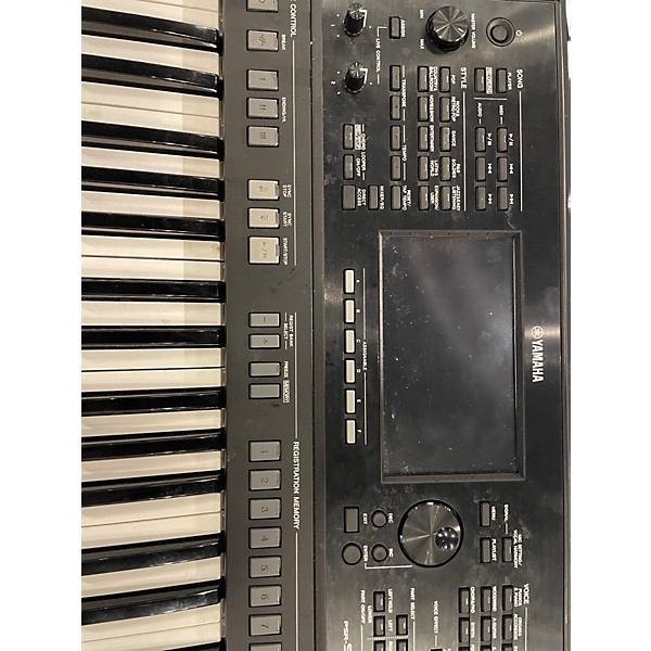 Used Yamaha PSRSX920 Keyboard Workstation
