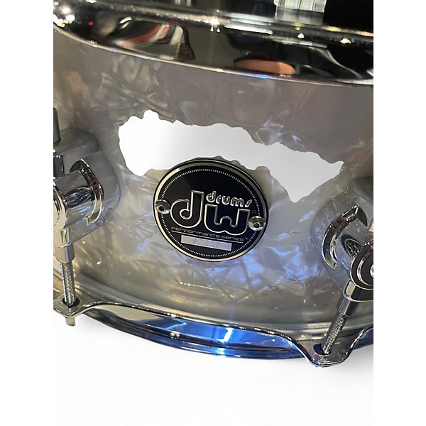 Used DW 5.5X14 preformance series snare white marine pearl Drum