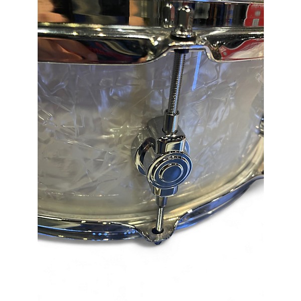 Used DW 5.5X14 preformance series snare white marine pearl Drum