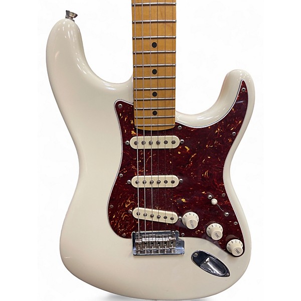 Used 2023 Fender American Professional II Stratocaster Alpine White Solid Body Electric Guitar