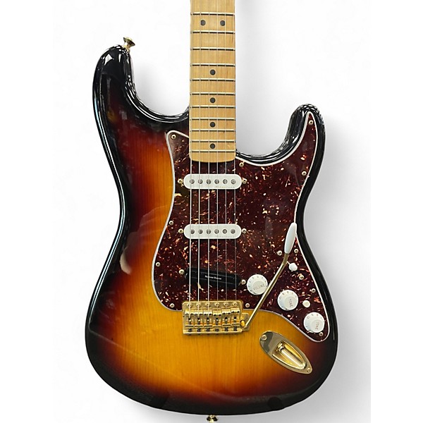 Used Fender Deluxe Player's Stratocaster 3 Color Sunburst Solid Body Electric Guitar