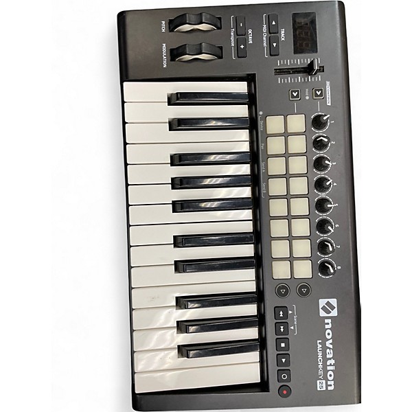 Used Novation LAUNCHKEY 25 MIDI Controller