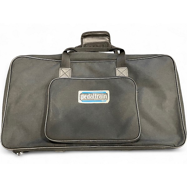 Used Pedaltrain classic 2 Pedal Board