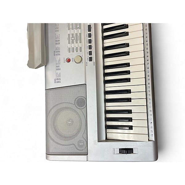 Used 2004 Yamaha DGX-205 Arranger Keyboard