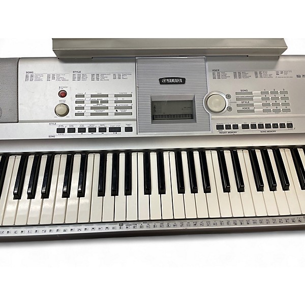 Used 2004 Yamaha DGX-205 Arranger Keyboard