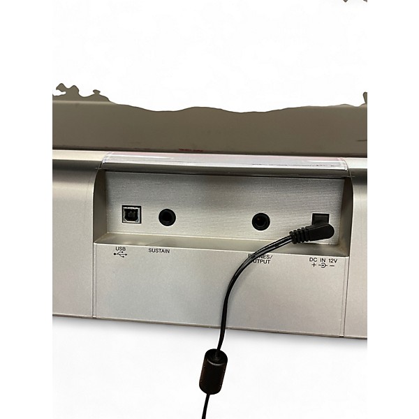 Used 2004 Yamaha DGX-205 Arranger Keyboard