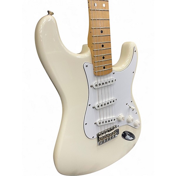 Used Fender Classic Series '70s Stratocaster white Solid Body Electric Guitar
