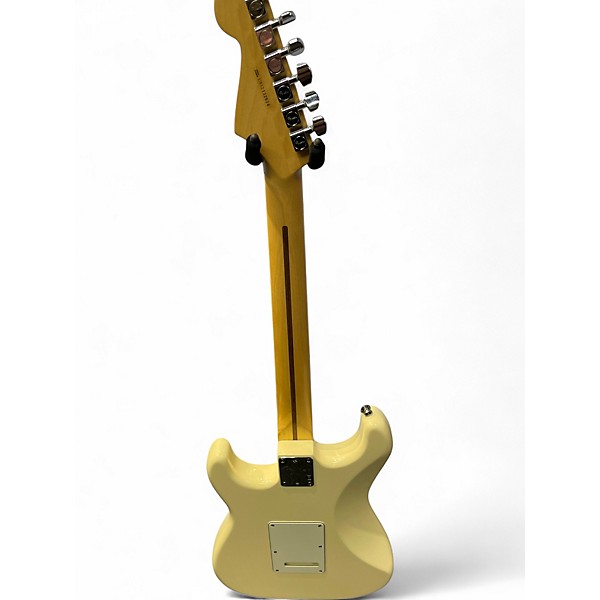 Used Fender AMERICAN STANDARD STRATOCASTER WITH MODDED BRASS NUT White Solid Body Electric Guitar