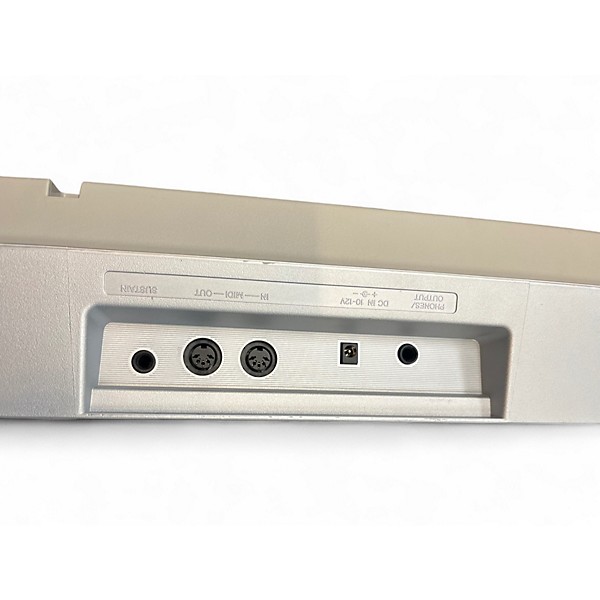 Used Yamaha PSR273 Portable Keyboard