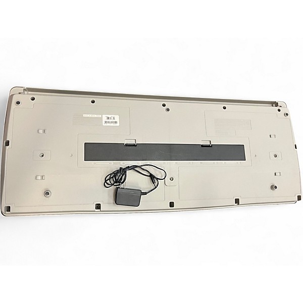 Used Yamaha PSR273 Portable Keyboard