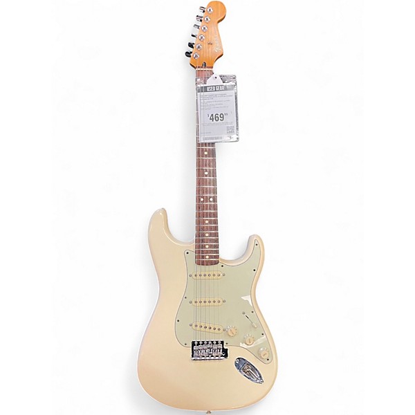 Used 2007 Fender 2007 Standard Stratocaster Arctic White Solid Body Electric Guitar