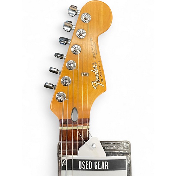 Used 2007 Fender 2007 Standard Stratocaster Arctic White Solid Body Electric Guitar