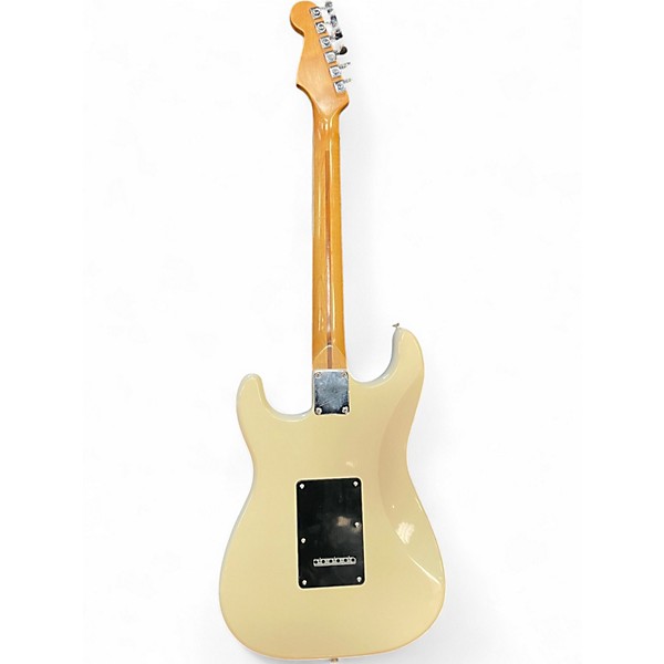 Used 2007 Fender 2007 Standard Stratocaster Arctic White Solid Body Electric Guitar