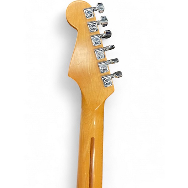 Used 2007 Fender 2007 Standard Stratocaster Arctic White Solid Body Electric Guitar