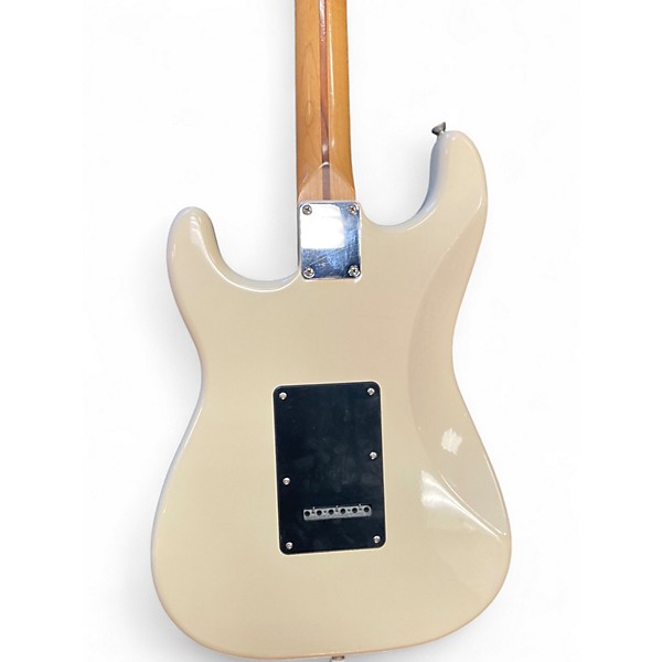 Used 2007 Fender 2007 Standard Stratocaster Arctic White Solid Body Electric Guitar