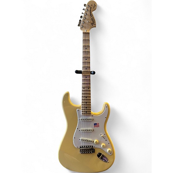 Used Fender Artist Series Yngwie Malmsteen Stratocaster White Solid Body Electric Guitar