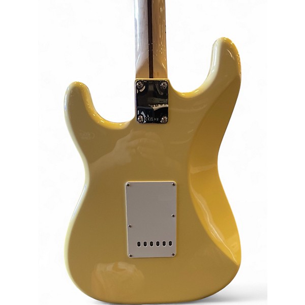 Used Fender Artist Series Yngwie Malmsteen Stratocaster White Solid Body Electric Guitar