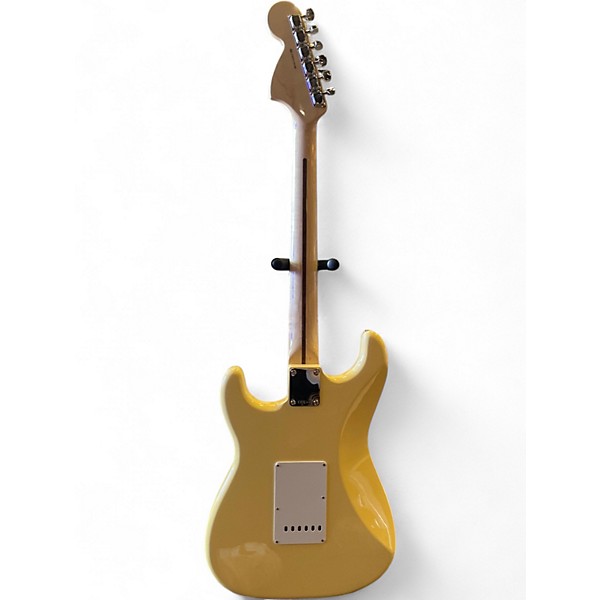 Used Fender Artist Series Yngwie Malmsteen Stratocaster White Solid Body Electric Guitar