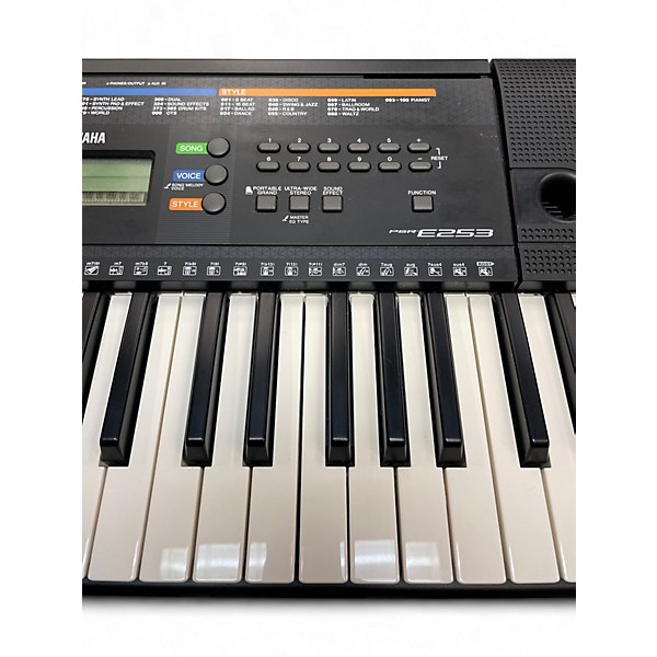 Used Yamaha PSRE253 61 Key Portable Keyboard