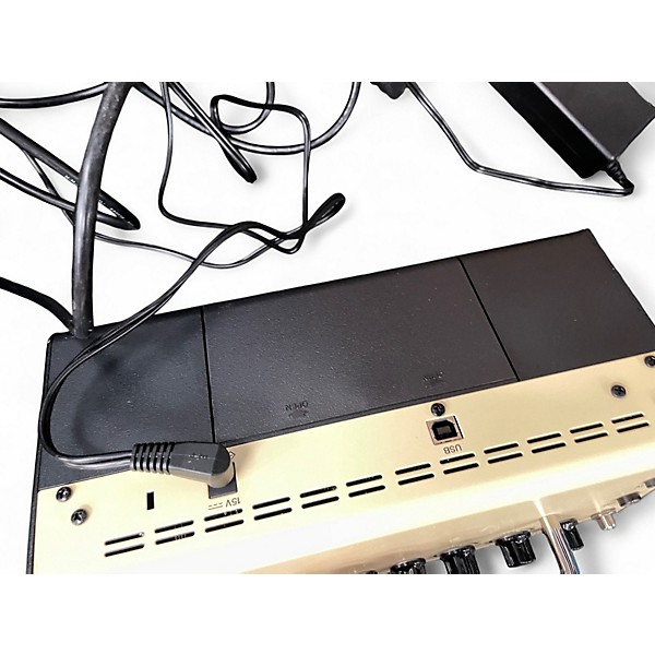 Used Yamaha THR5 5W Desk Top Modeling Guitar Combo Amp