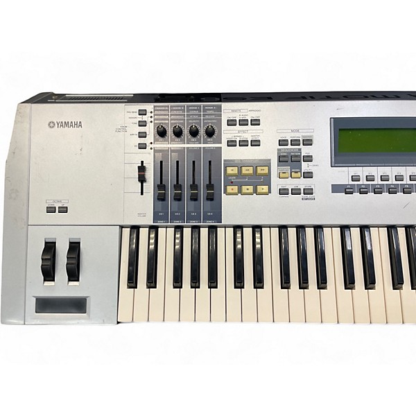 Used Yamaha Motif ES6 61 Key Keyboard Workstation