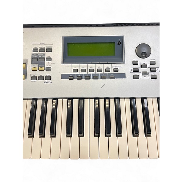 Used Yamaha Motif ES6 61 Key Keyboard Workstation