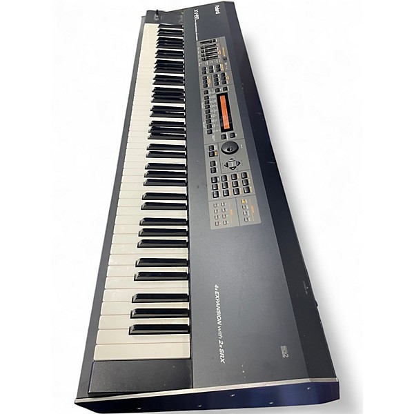 Used 2000s Roland XV-88 Keyboard Workstation