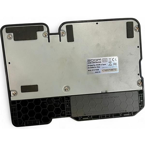 Used Zoom g1x four Effect Processor