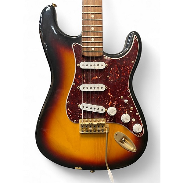 Used 2006 Fender DELUXE PLAYER STRATOCASTER 3 Color Sunburst Solid Body Electric Guitar