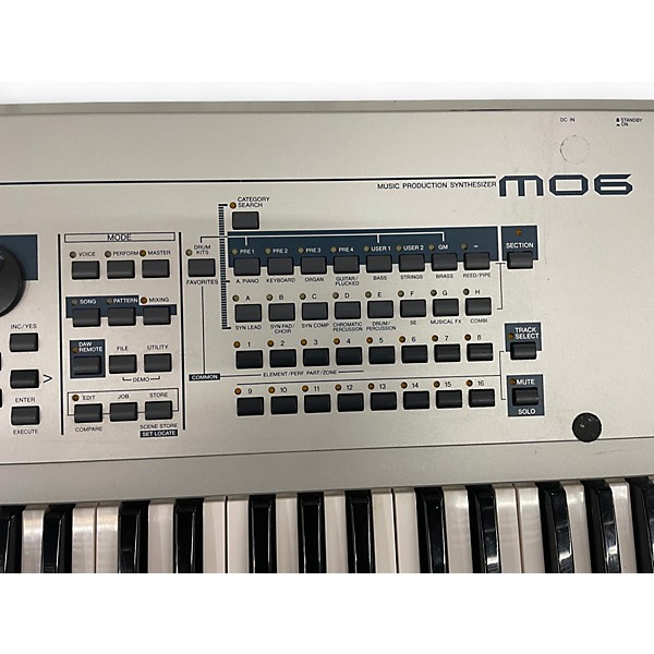 Used Yamaha MO6 Keyboard Workstation