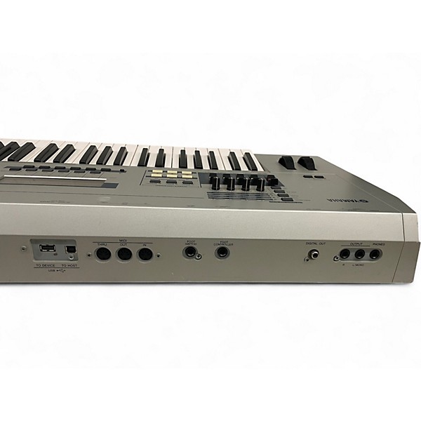 Used Yamaha MO6 Keyboard Workstation