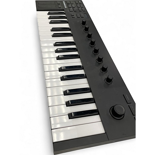 Used Native Instruments komplete kontrol m32 MIDI Controller
