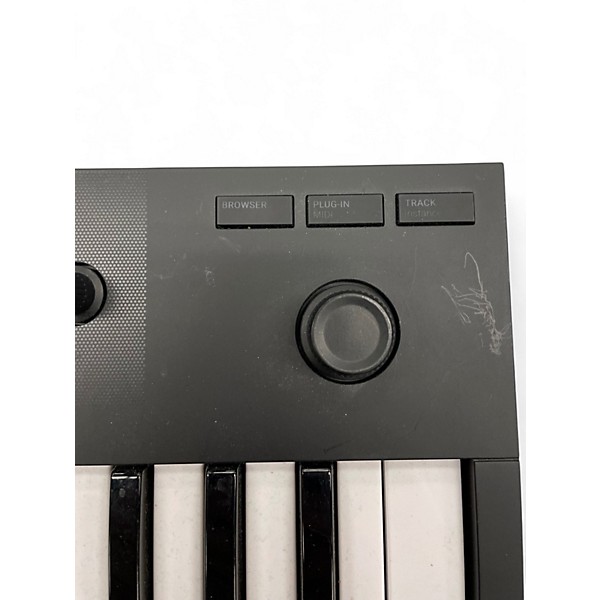 Used Native Instruments komplete kontrol m32 MIDI Controller