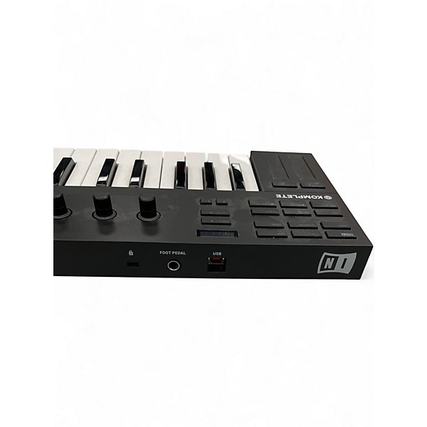 Used Native Instruments komplete kontrol m32 MIDI Controller