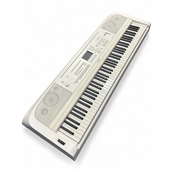 Used Yamaha DGX670 Keyboard Workstation