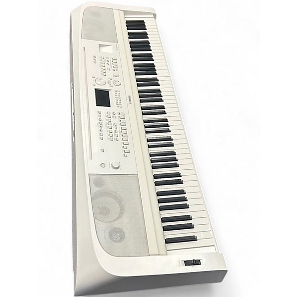 Used Yamaha DGX670 Keyboard Workstation