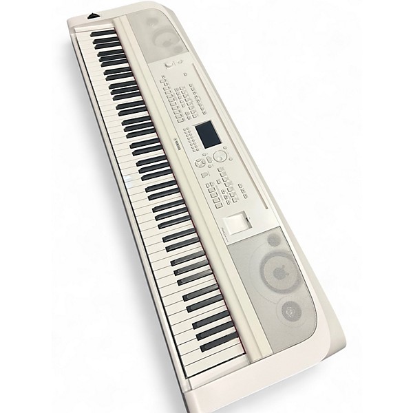 Used Yamaha DGX670 Keyboard Workstation