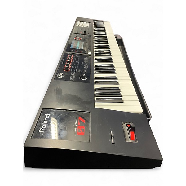Used Roland Fantom 07 Keyboard Workstation