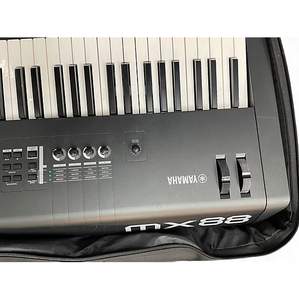 Used Yamaha MX88BK Synthesizer