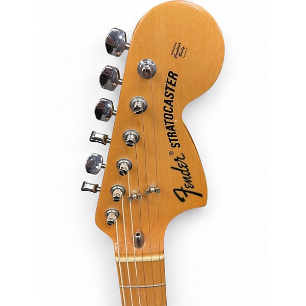 Used 2005 Fender Classic Series '70s Stratocaster Cream Solid Body Electric Guitar