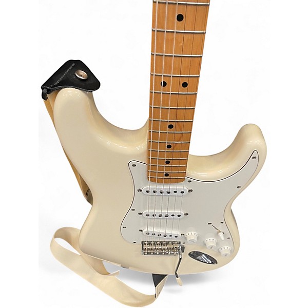 Used 2005 Fender Classic Series '70s Stratocaster Cream Solid Body Electric Guitar