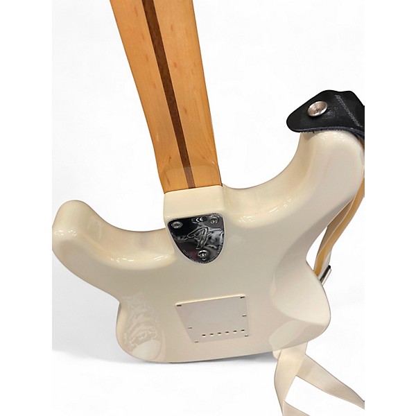 Used 2005 Fender Classic Series '70s Stratocaster Cream Solid Body Electric Guitar