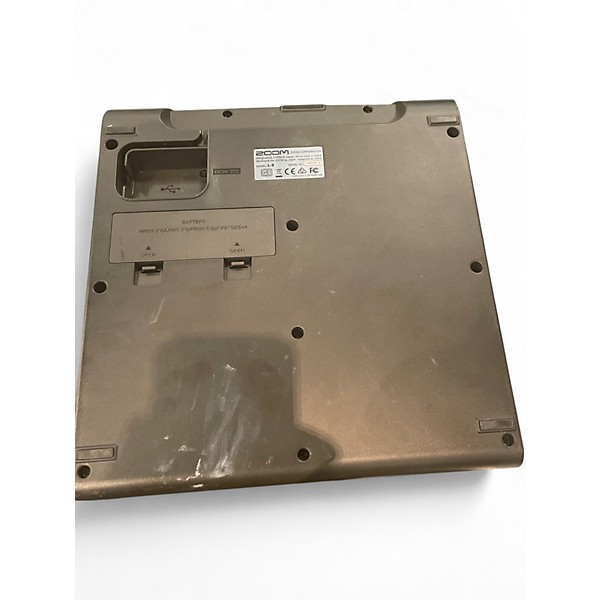 Used Zoom LIVE TRAK L-8 Powered Mixer