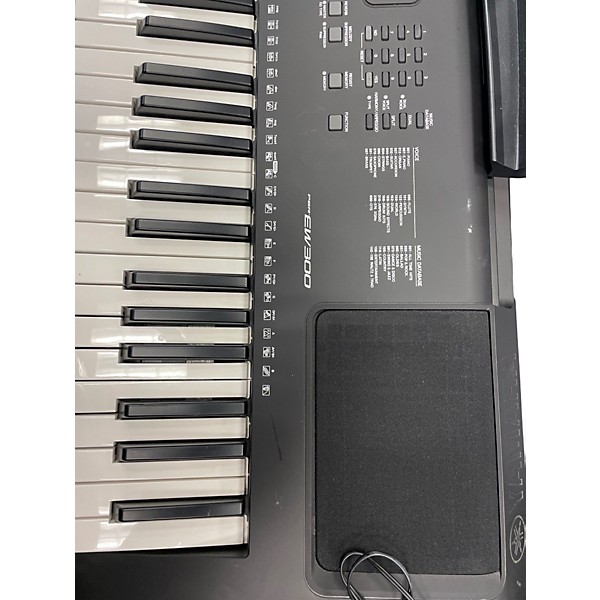 Used Yamaha PSREW300 76 Key Portable Keyboard